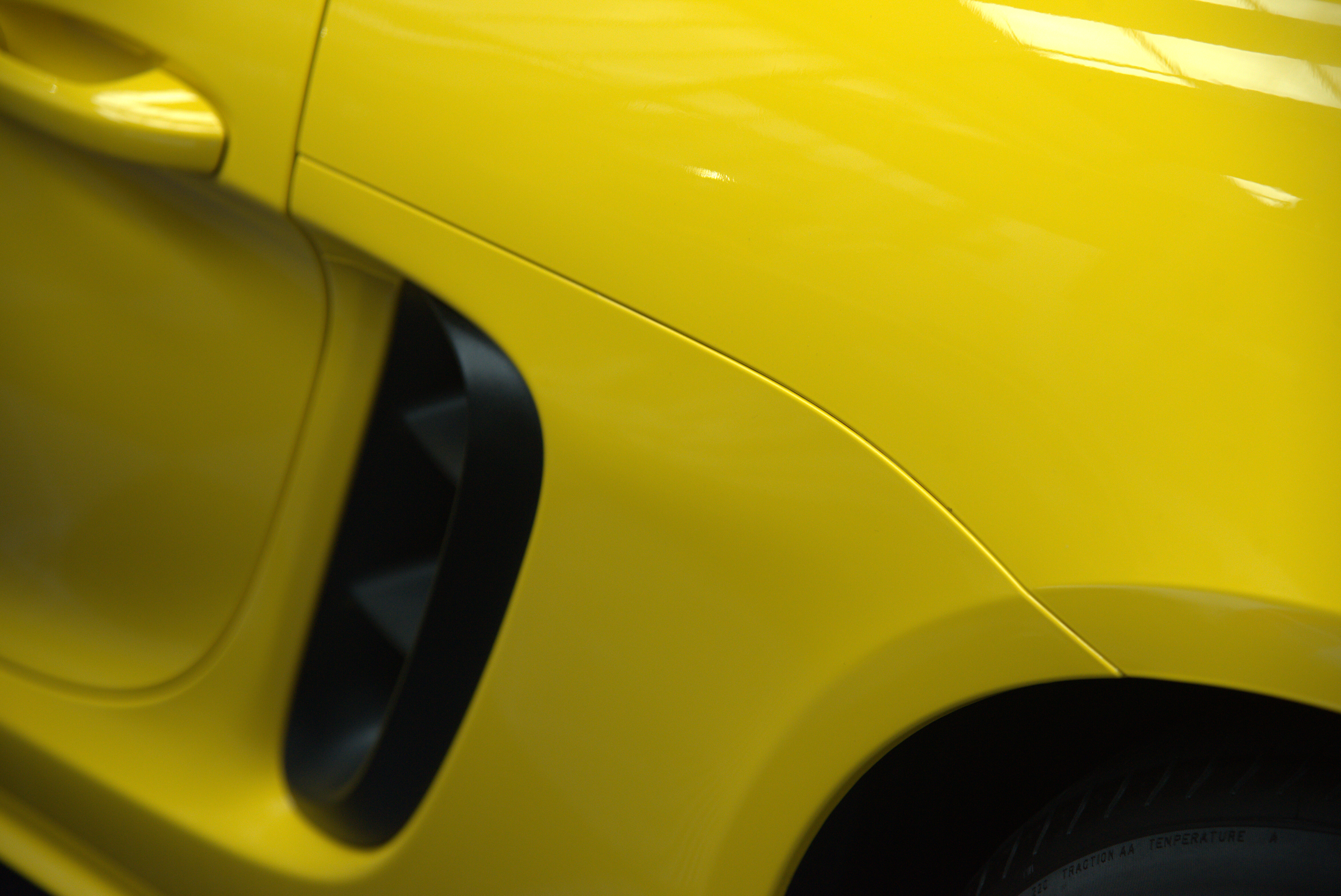 Porsche 718 Cayman S 全車改色 螢光黃